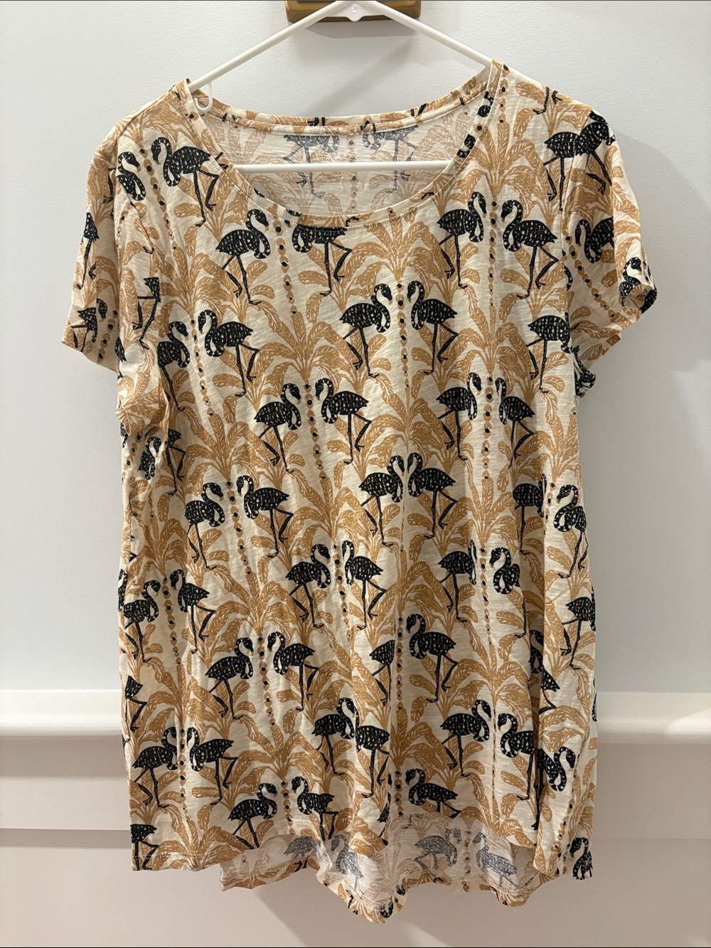 Lilly Pulitzer Short Sleeve Scoop Neck Tee - Tan & Black Flamingo Print XL